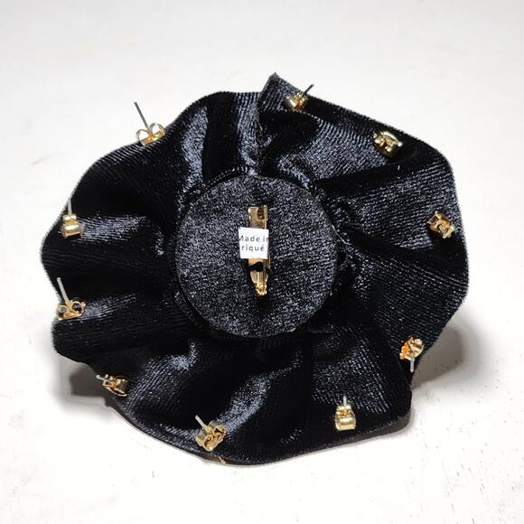 Free People Rosette Stud Pack Velvet Rose Brooch Earrings Set - Picture 4 of 8